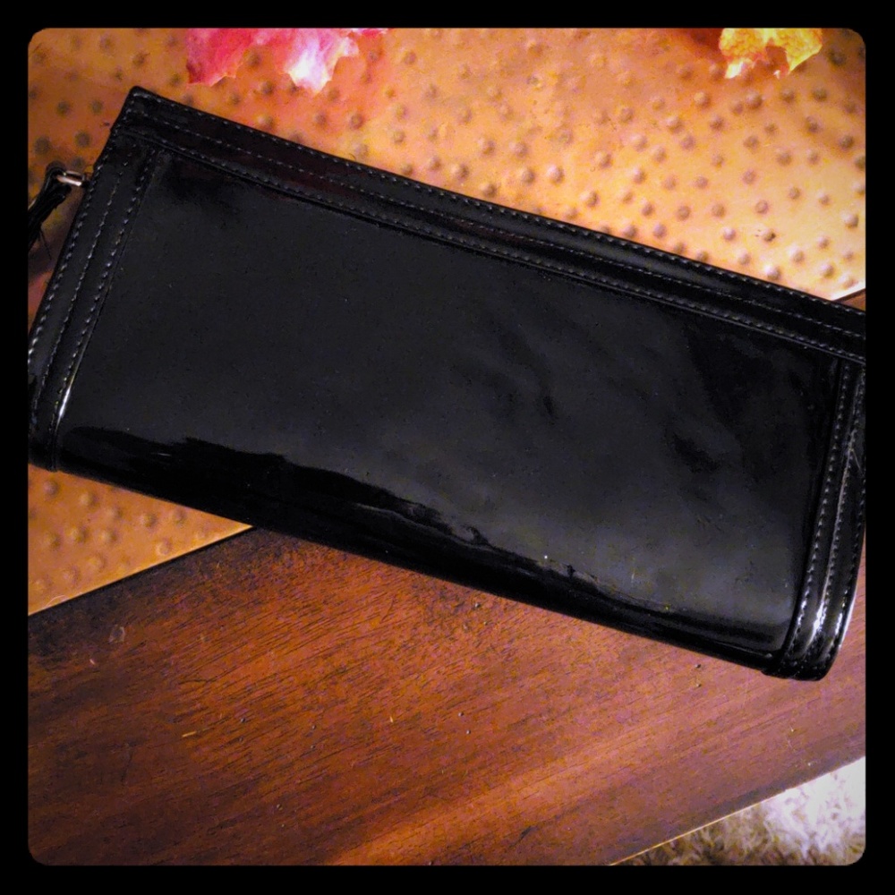 Black patent clutch